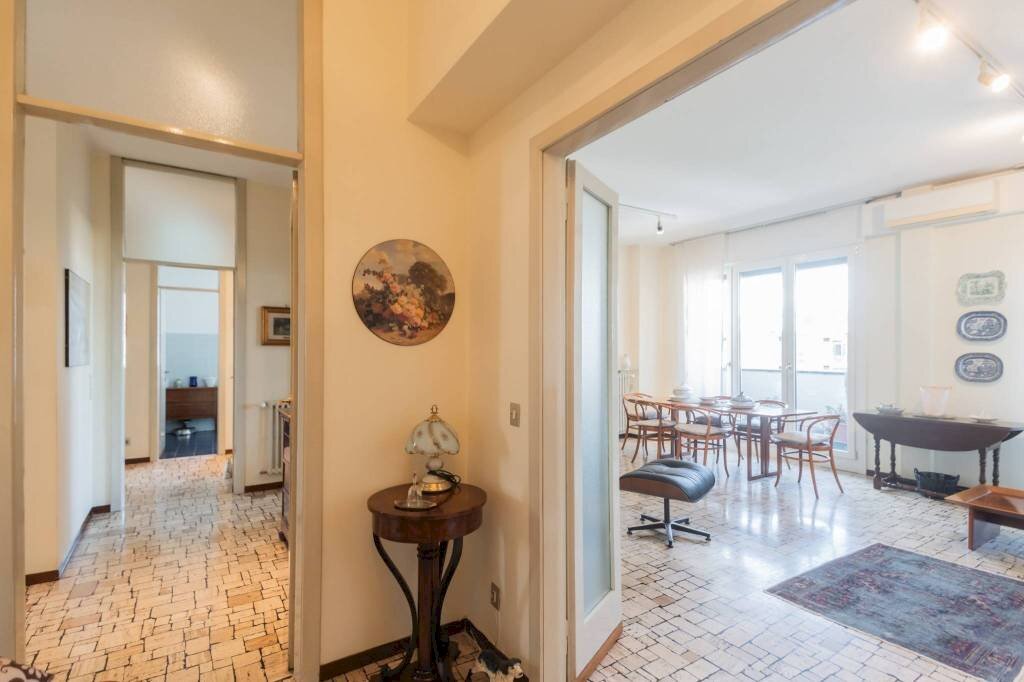 Corridoio - Four-room apartment viale CASIRAGHI, 40, Sesto San Giovanni - photo 2