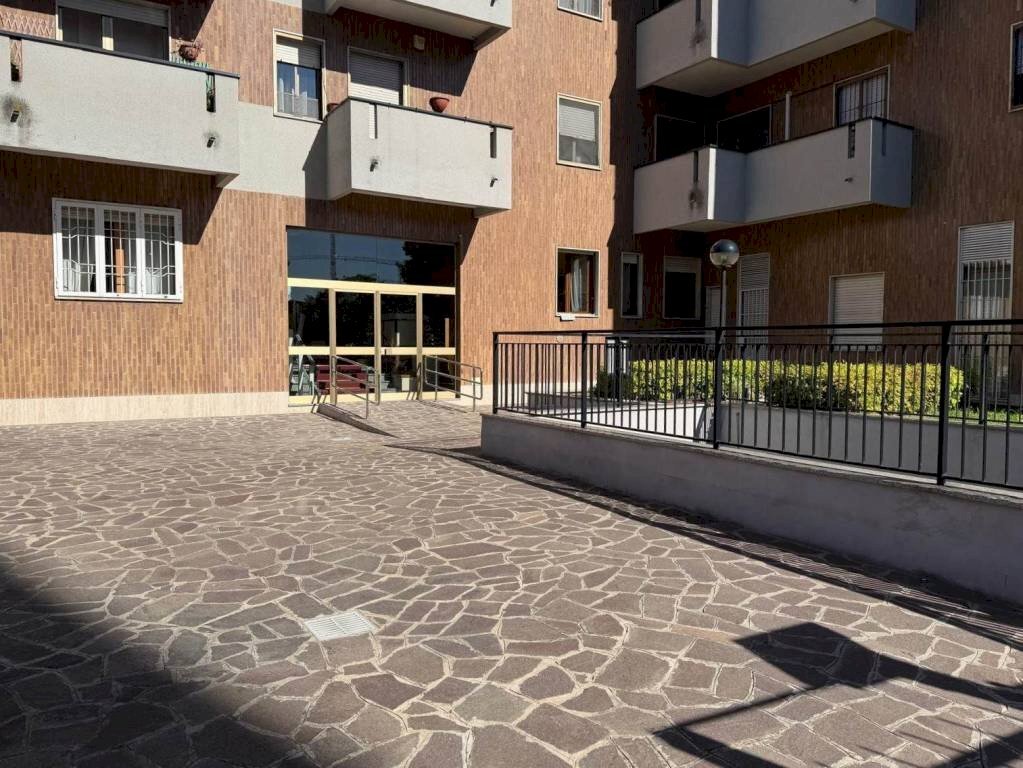 Facciata - Three-room apartment via Ludovico Ariosto, 197, Sesto San Giovanni - photo 2