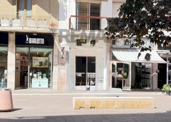 Edificio all\'aperto - Commercial Premises CORSO MAZZINI
 
91, Cosenza - photo 3