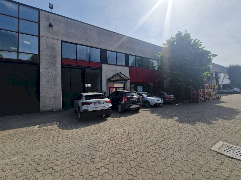 Facciata - Capannone via delle Industrie, Arese - foto 2