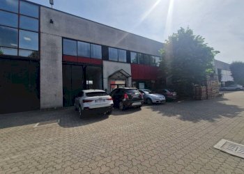 Facciata - Capannone via delle Industrie, Arese - foto 2