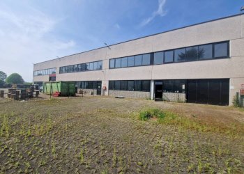 Cortile interno - Capannone via delle Industrie, Arese - foto 4