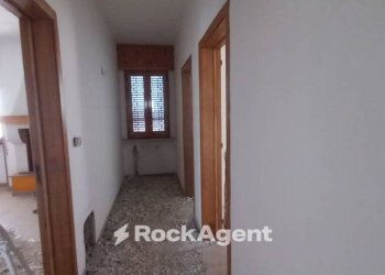 Corridoio - Four-room apartment via Fratelli Cervi, 26, Melissano - photo 32
