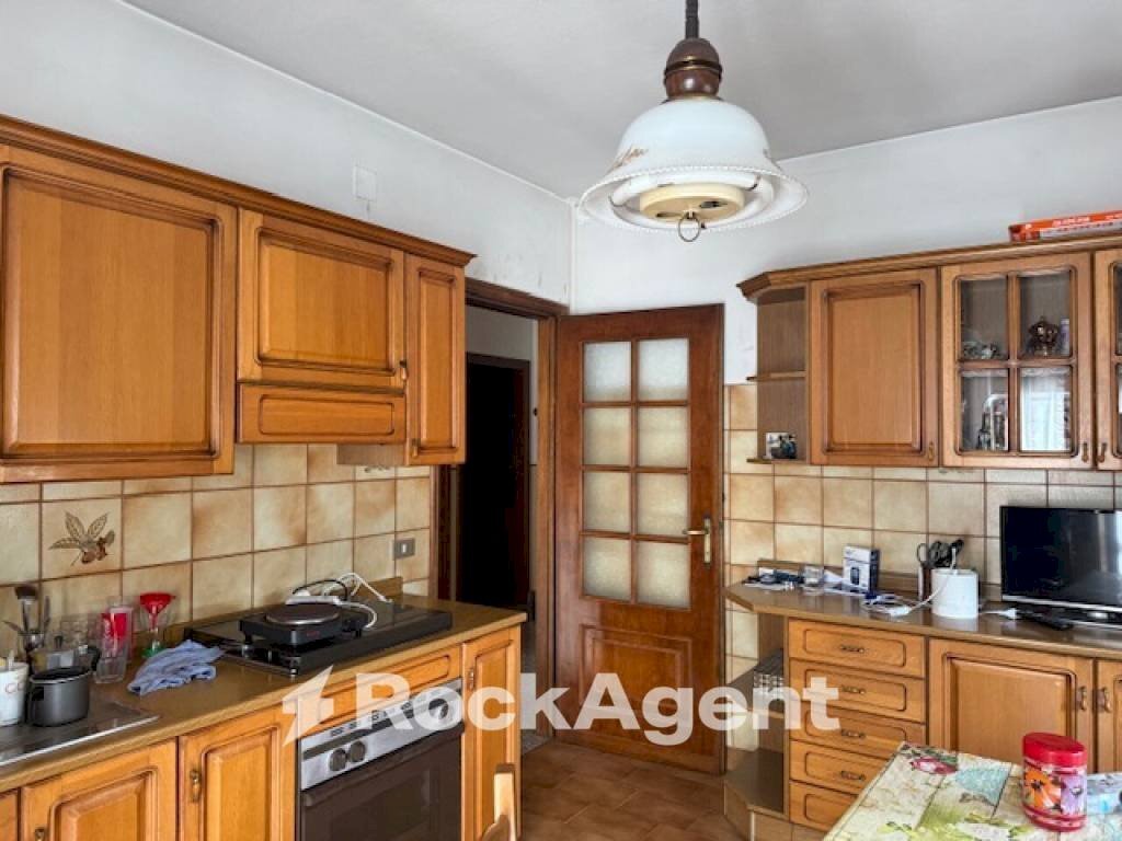 Cucina - Casa indipendente via Terroni Domenico, Borgo Val di Taro - foto 1
