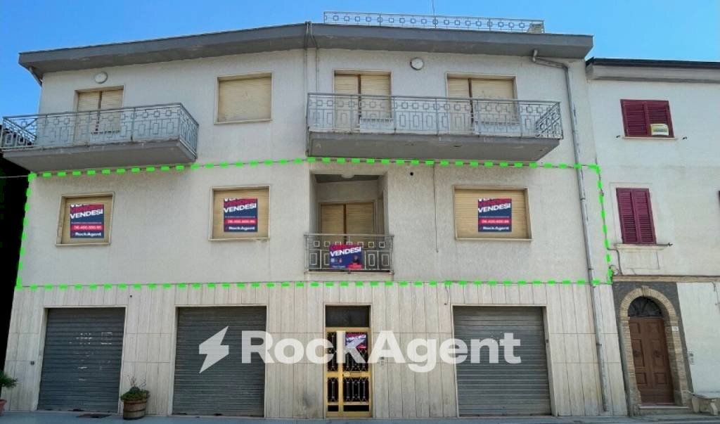 Facciata - Quadrilocale viale Piceno Aprutino, 120, Civitella del Tronto - foto 2