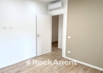 Camera da letto - Three-room apartment via Roncaglia, 14, Milano (neighborhood Washington) - photo 15
