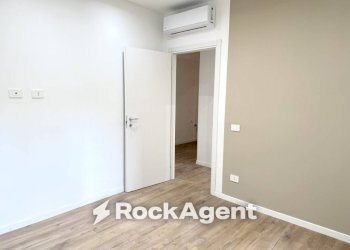Camera da letto - Three-room apartment via Roncaglia, 14, Milano (neighborhood Washington) - photo 15
