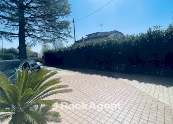 Cortile interno - Villa via Indipendenza, 76, Sant'Egidio alla Vibrata - foto 22