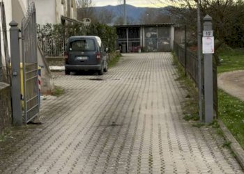 Posto macchina - Villa a Schiera via Oglio, 15, Montemurlo - foto 1