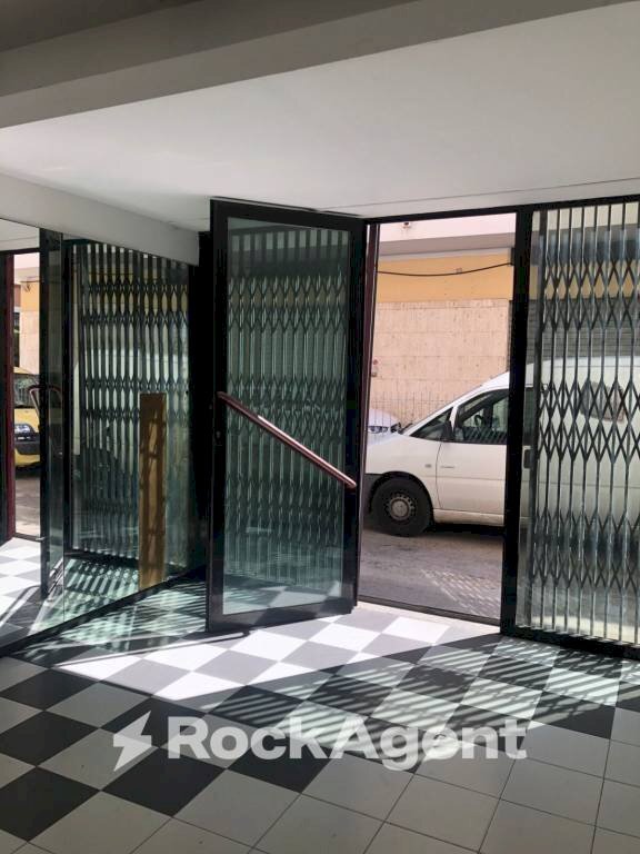 Interno palazzo - Negozio via Benedetto Croce, 172, Pescara - foto 1