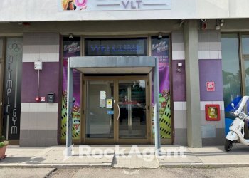 Facciata - Attività Commerciale corso Umberto I, 16, Montesilvano - foto 31