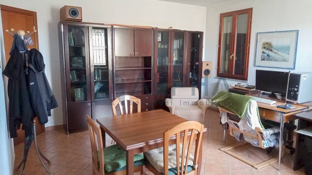 Salone - Villa via Maria Montessori, Russi - foto 2