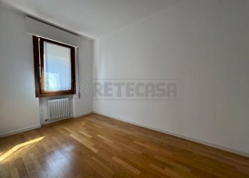 WhatsApp Image 2026-04-13 at 15.21.34 (7).jpeg - Three-room apartment Bassano del Grappa - photo 10
