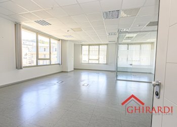 1.0 INGRESSO.jpg - Office Via Enrico Albareto, Genova (neighborhood Sestri Ponente) - photo 2