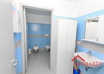 4.0 BAGNO.jpg - Office Via Enrico Albareto, Genova (neighborhood Sestri Ponente) - photo 12