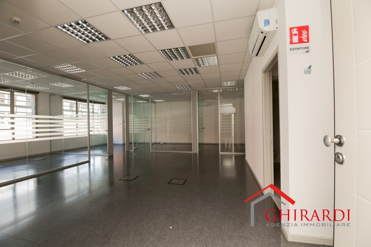 1.0 INGRESSO.jpg - Office VIA E. ALBARETO 21, Genova (neighborhood Sestri Ponente) - photo 2
