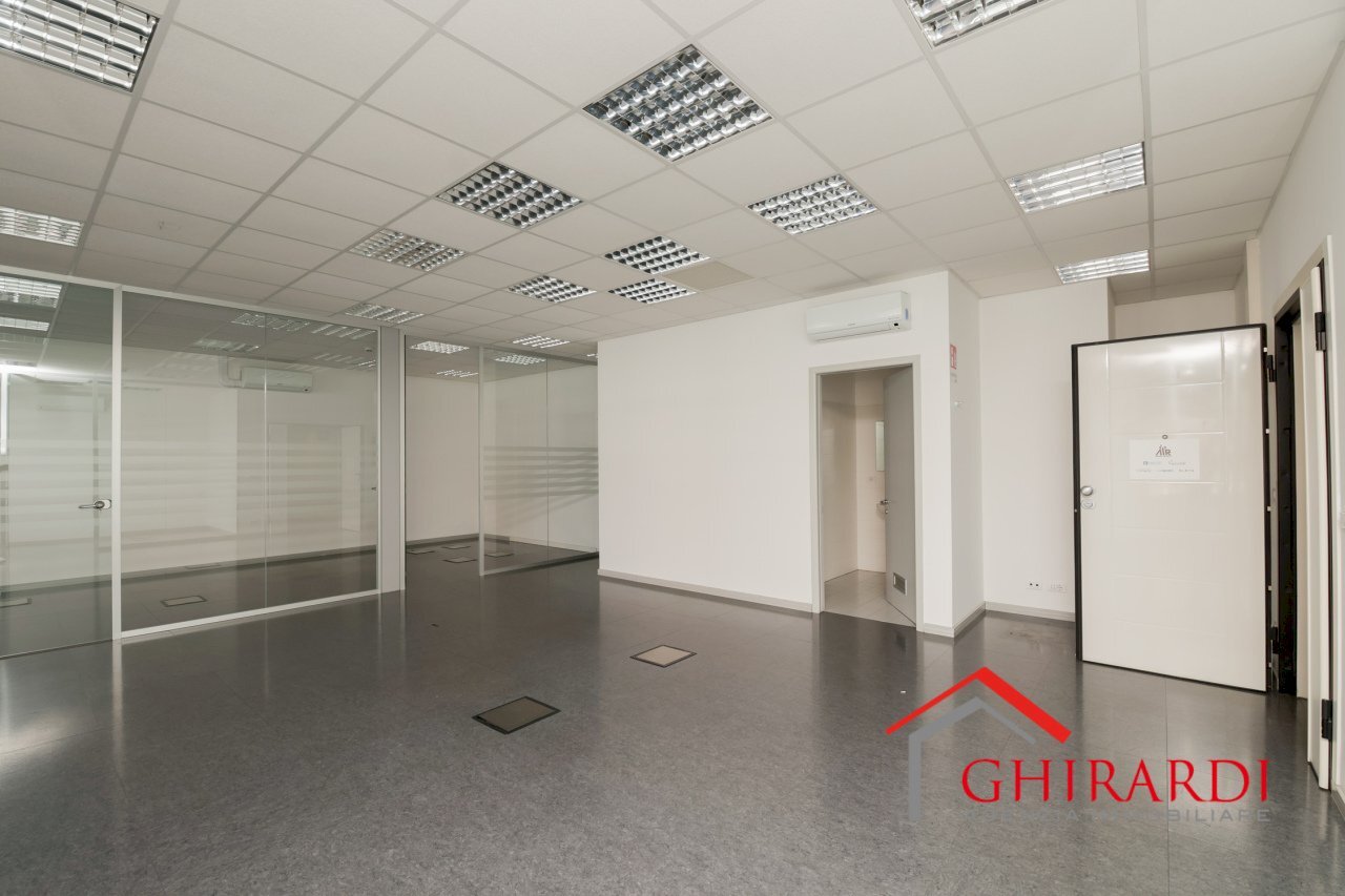 1.1 INGRESSO.jpg - Office VIA E. ALBARETO 21, Genova (neighborhood Sestri Ponente) - photo 3