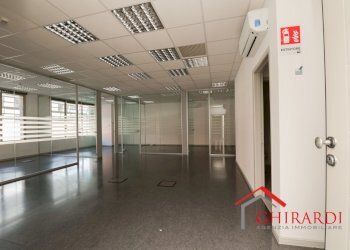 1.0 INGRESSO.jpg - Office VIA E. ALBARETO 21, Genova (neighborhood Sestri Ponente) - photo 2