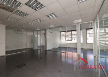 1.3 INGRESSO.jpg - Office VIA E. ALBARETO 21, Genova (neighborhood Sestri Ponente) - photo 5