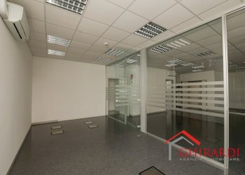 2.3 UFFICI.jpg - Office VIA E. ALBARETO 21, Genova (neighborhood Sestri Ponente) - photo 11