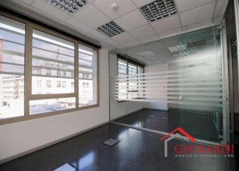 2.9 UFFICI.jpg - Office VIA E. ALBARETO 21, Genova (neighborhood Sestri Ponente) - photo 17