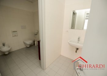 3.0 BAGNO.jpg - Office VIA E. ALBARETO 21, Genova (neighborhood Sestri Ponente) - photo 24