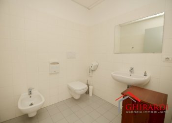 3.1 BAGNO.jpg - Office VIA E. ALBARETO 21, Genova (neighborhood Sestri Ponente) - photo 25