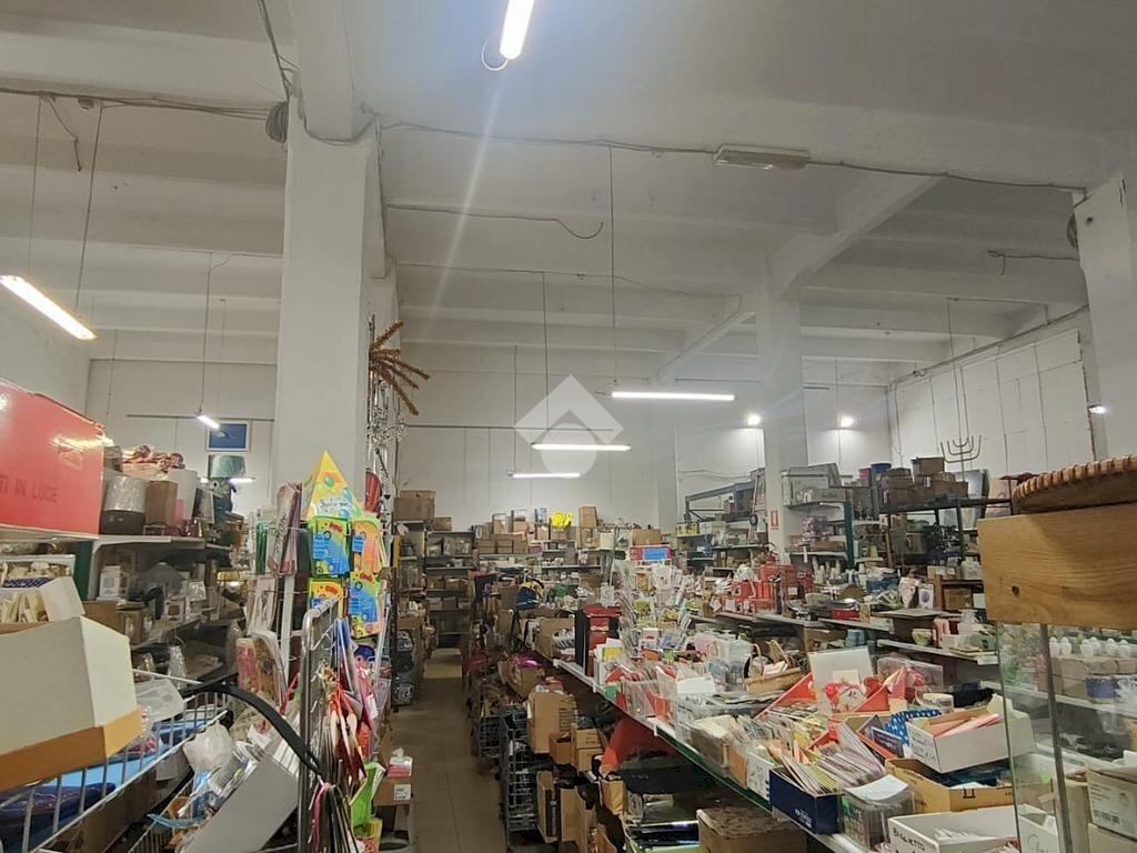 Shop via semini, Genova (neighborhood Pontedecimo) - photo 1