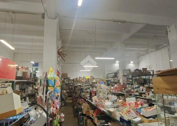 Negozio via semini, Genova (zona Pontedecimo) - foto 1