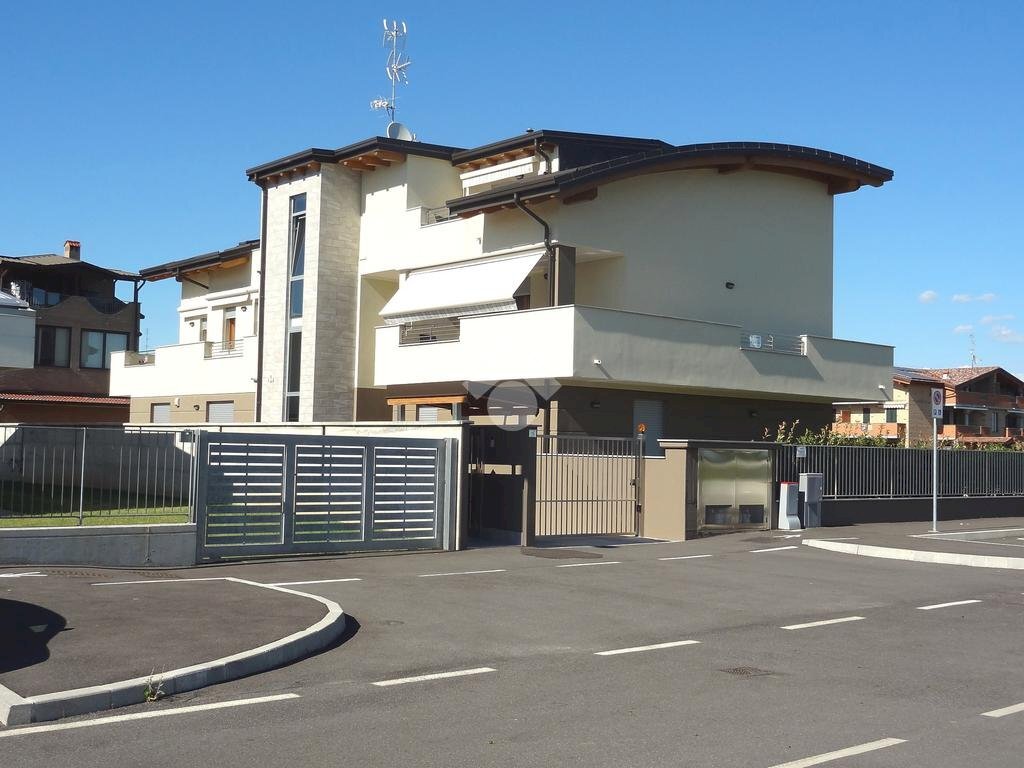 Four-room apartment Via Impastato, Carugate - photo 1