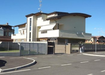 Four-room apartment Via Impastato, Carugate - photo 1