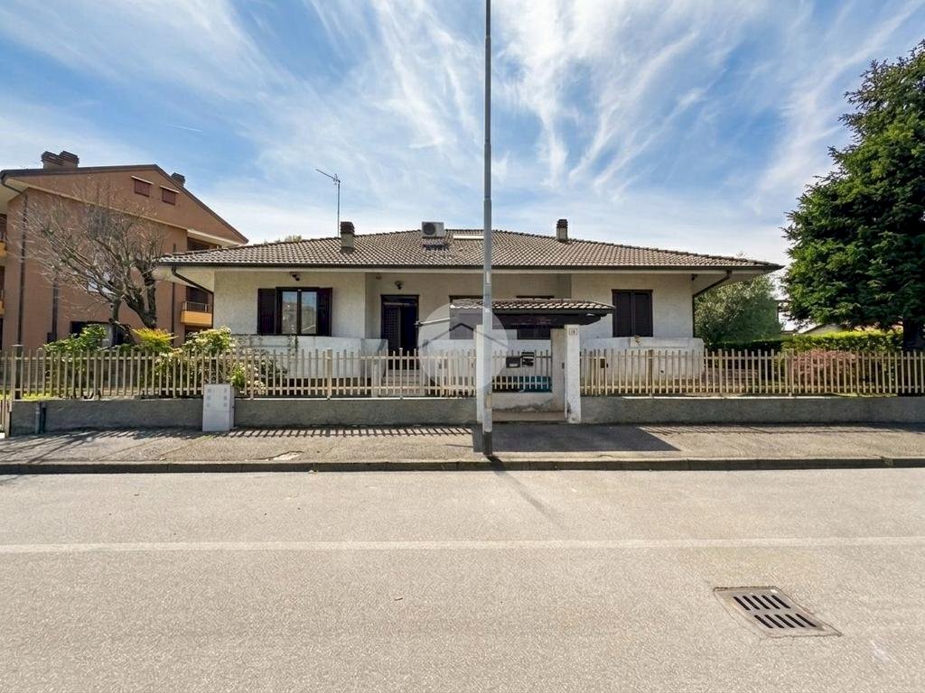 Villa Via Alcide de Gasperi, Cambiago - foto 1