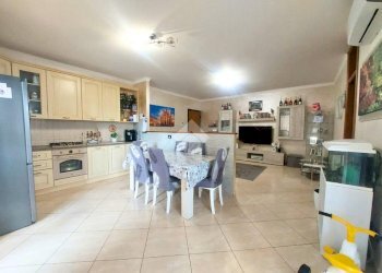 Three-room apartment Via ticino, Vittuone - photo 1