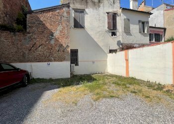 Foto 1 - Box Vicolo Boccacanale, Ferrara - photo 1