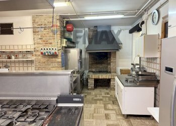 Cucina - Locale Commerciale Via Sant'Andrea
2, Maser - foto 13