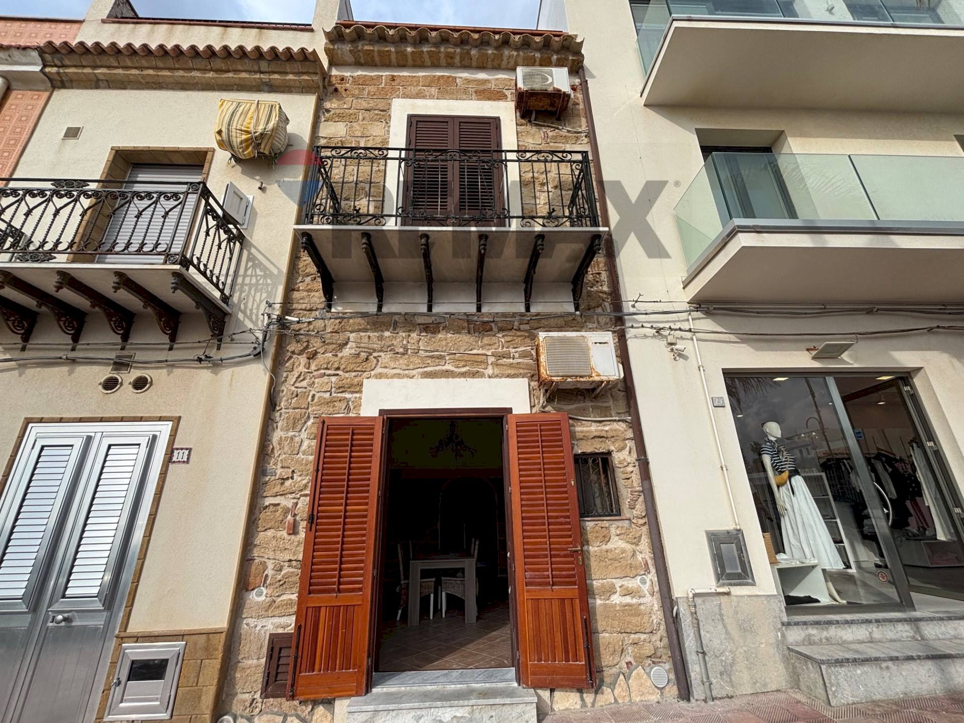 Edificio all\'aperto - Casa indipendente Via delle rimembranze
 
13, Terrasini - foto 1