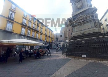 Edificio all\'aperto - Three-room apartment Napoli - photo 3