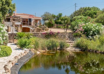 l\'esterno della villa e lago privato - Villa Via Zara Vicolo C, 33-27, Arzachena - photo 25