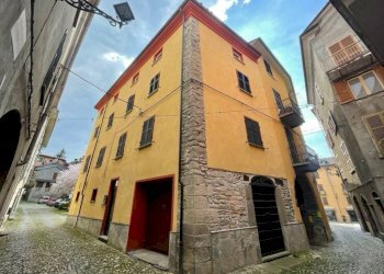 Facciata - Casa indipendente via PITTOR GIANI, San Sebastiano Curone - foto 1