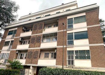 Facciata - Bilocale via Taggia, 80, Roma - foto 1
