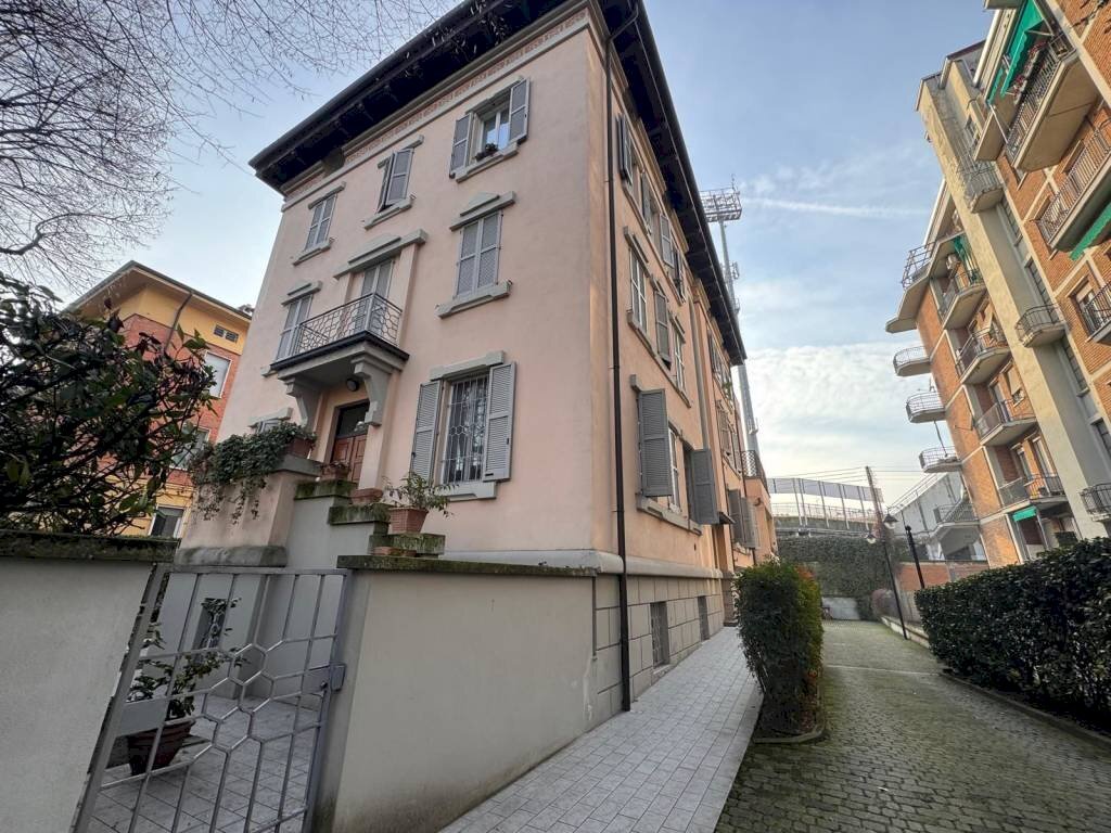 Cortile interno - Three-room apartment via Giacomo Puccini, 7, Parma (neighborhood Cittadella) - photo 1