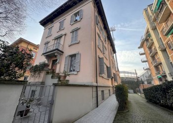 Cortile interno - Three-room apartment via Giacomo Puccini, 7, Parma (neighborhood Cittadella) - photo 23