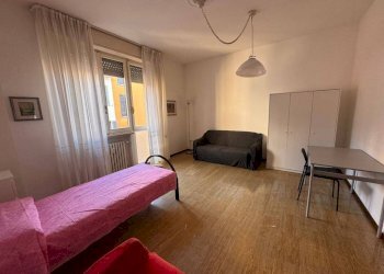 Camera da letto - Four-room apartment strada Matteo Renato Imbriani, 69, Parma (neighborhood Oltretorrente) - photo 11
