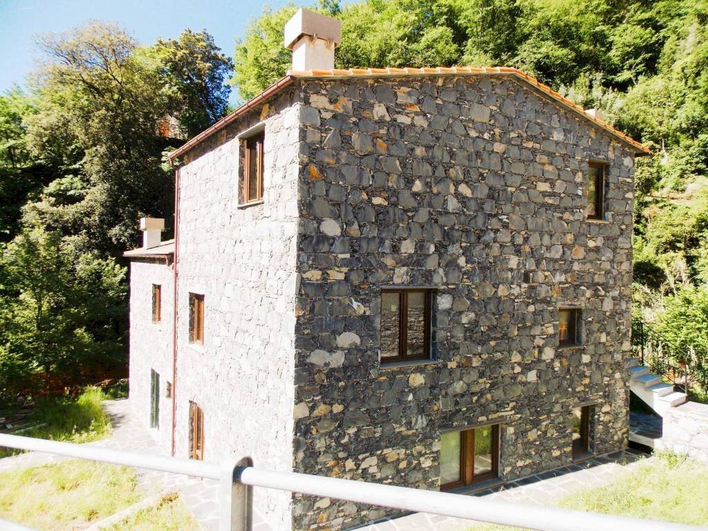 Facciata - Villa via Banchi, Avegno - photo 1
