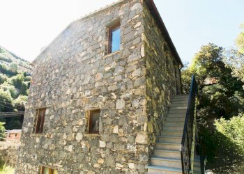 Facciata - Villa via Banchi, Avegno - photo 6