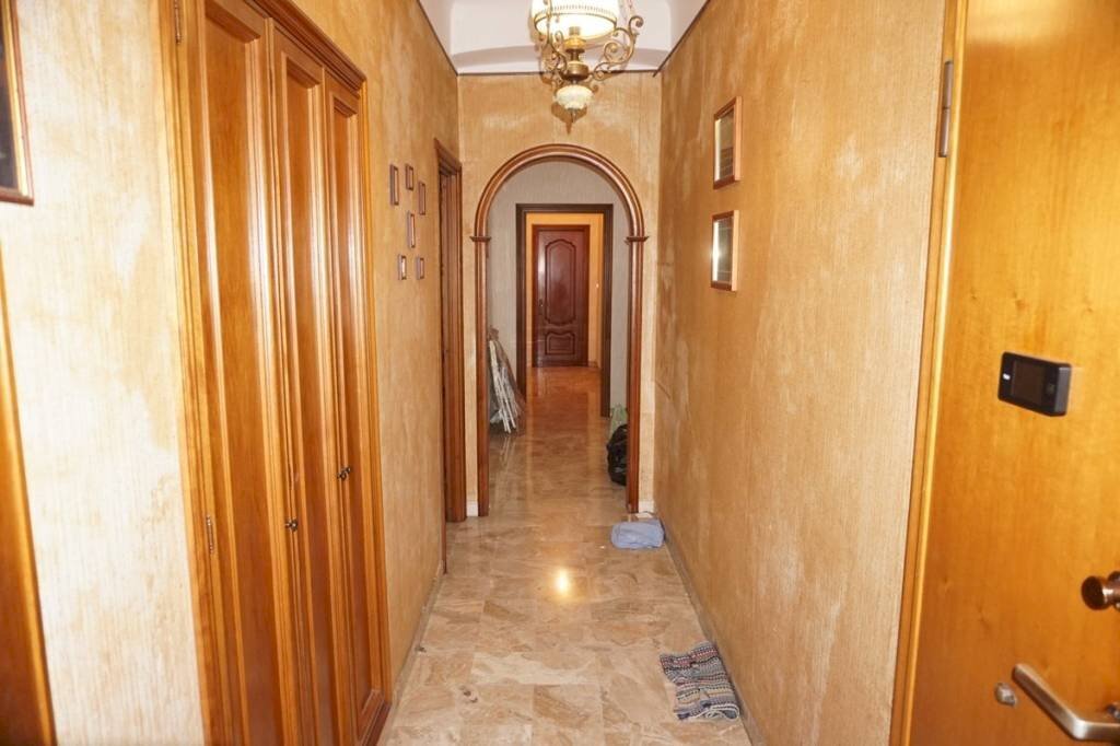 Corridoio - Appartamento via Vincenzo Gioberti, 5, Genova (zona Sampierdarena) - foto 2