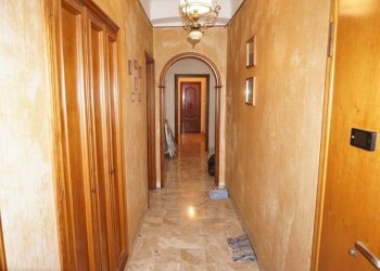 Corridoio - Appartamento via Vincenzo Gioberti, 5, Genova (zona Sampierdarena) - foto 2