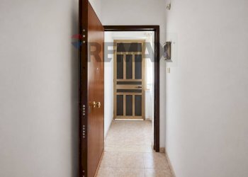 Hall / corridoio - Three-room apartment Via Bernardino Bernaudo
 
2, Cosenza - photo 2