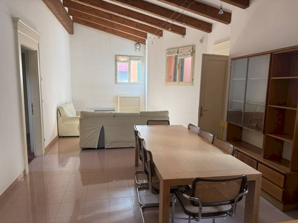 Soggiorno - Three-room apartment via Massimo d'Azeglio, Bologna (neighborhood Costa Saragozza) - photo 1