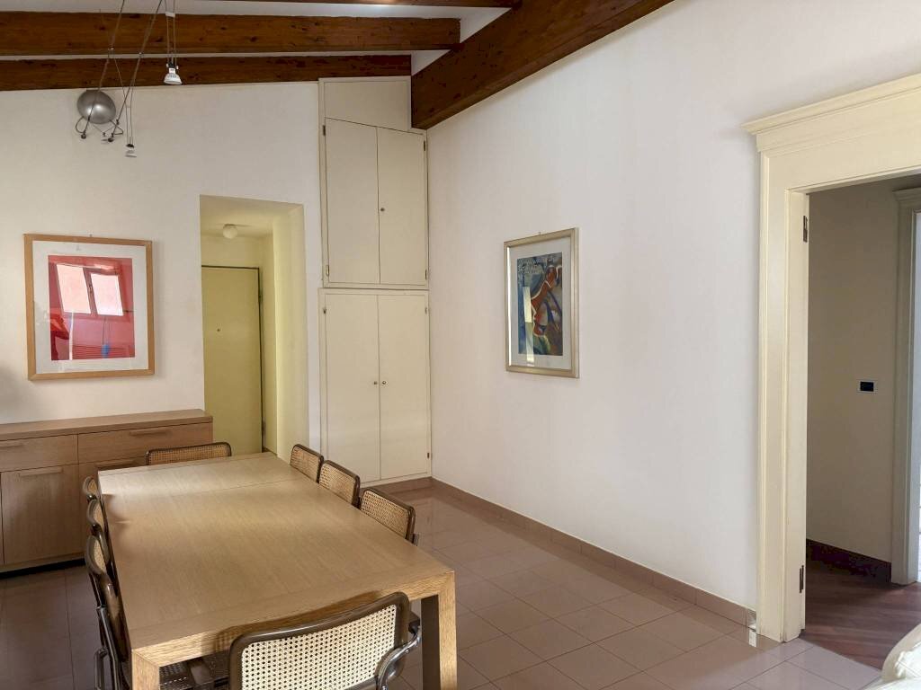 Soggiorno - Three-room apartment via Massimo d'Azeglio, Bologna (neighborhood Costa Saragozza) - photo 2